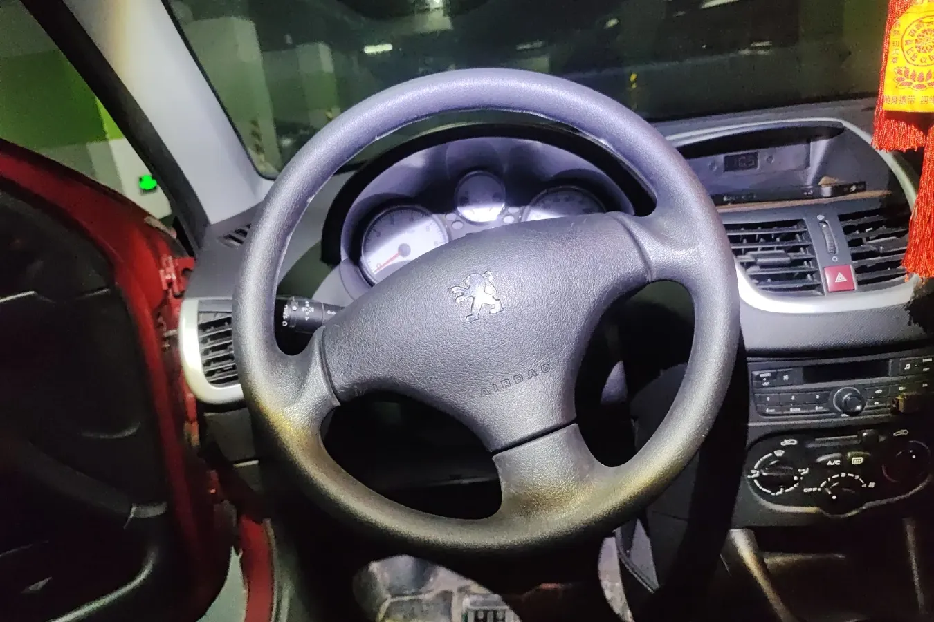 2011 Peugeot 207 1.4L 76HP L4 5MT,autocango,china used car exporter,china ev exporter,chinese used car exporter,chinese used ev exporter