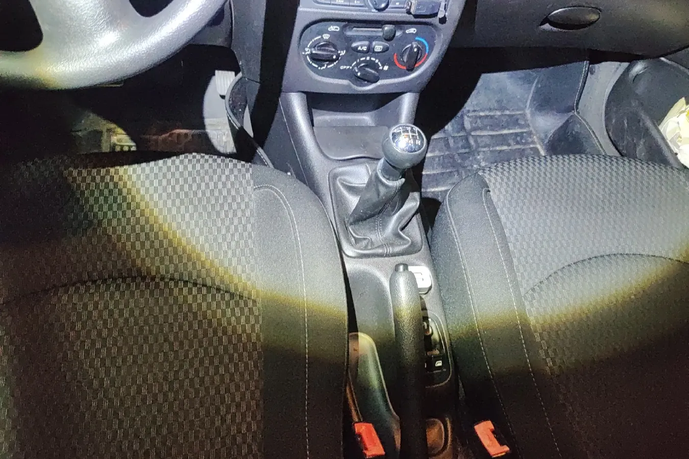 2011 Peugeot 207 1.4L 76HP L4 5MT,autocango,china used car exporter,china ev exporter,chinese used car exporter,chinese used ev exporter