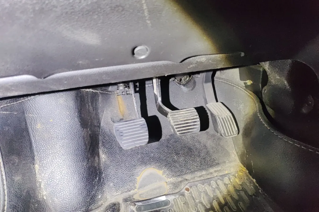 2011 Peugeot 207 1.4L 76HP L4 5MT,autocango,china used car exporter,china ev exporter,chinese used car exporter,chinese used ev exporter