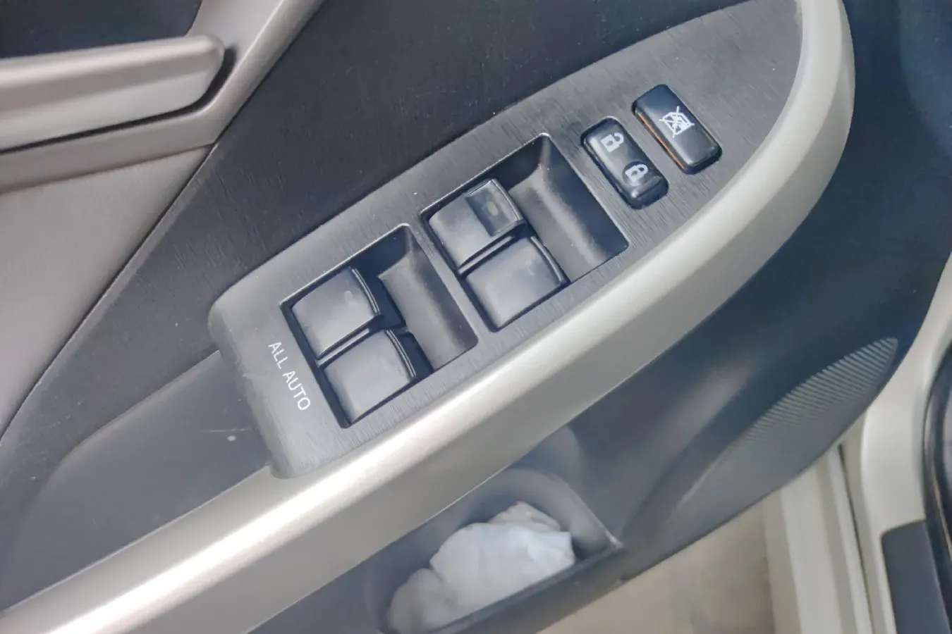 2012 Toyota Prius 1.8L 99HP L4 E-CVT Hybrid,autocango,china used car exporter,china ev exporter,chinese used car exporter,chinese used ev exporter