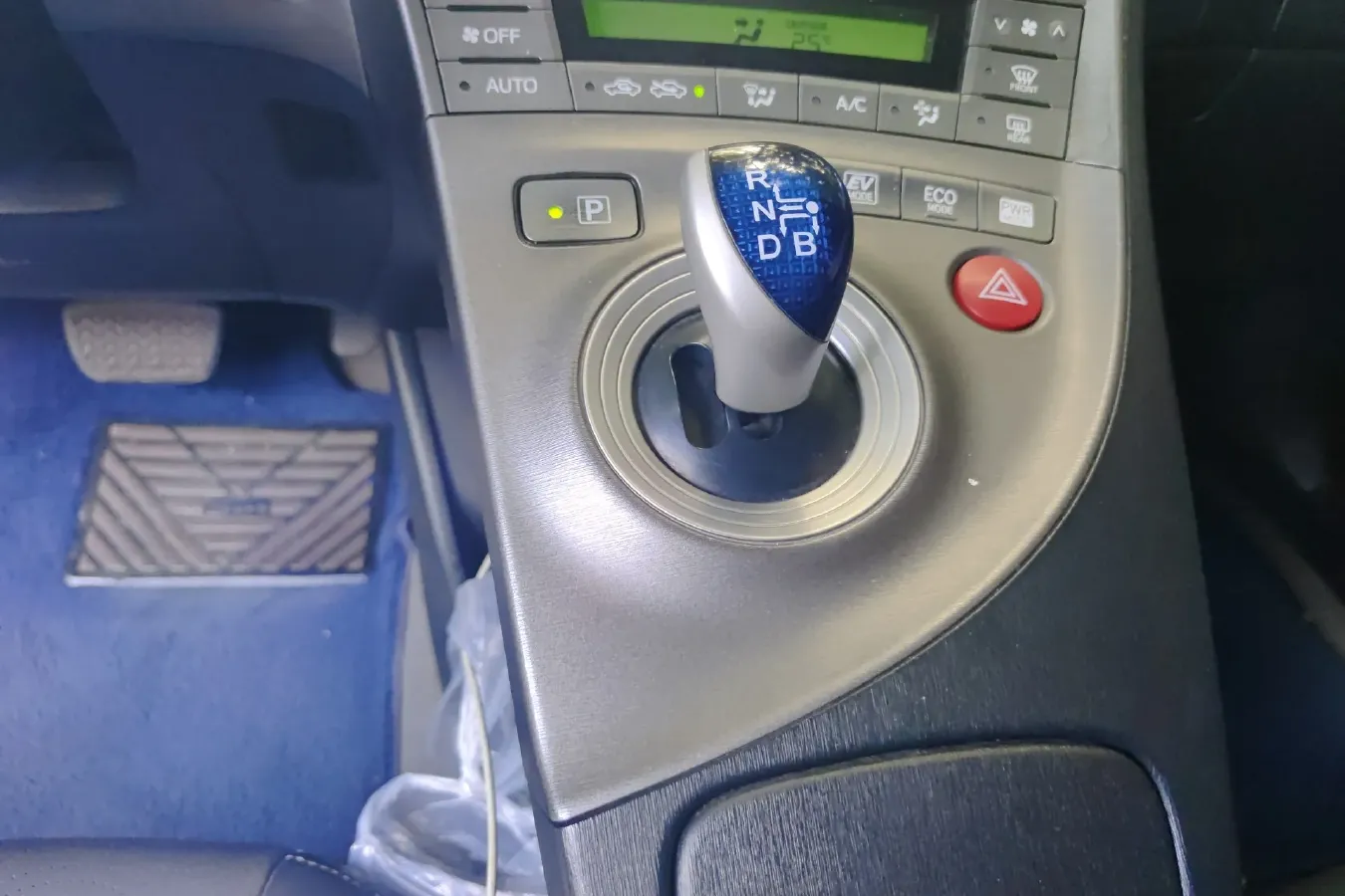 2012 Toyota Prius 1.8L 99HP L4 E-CVT Hybrid,autocango,china used car exporter,china ev exporter,chinese used car exporter,chinese used ev exporter