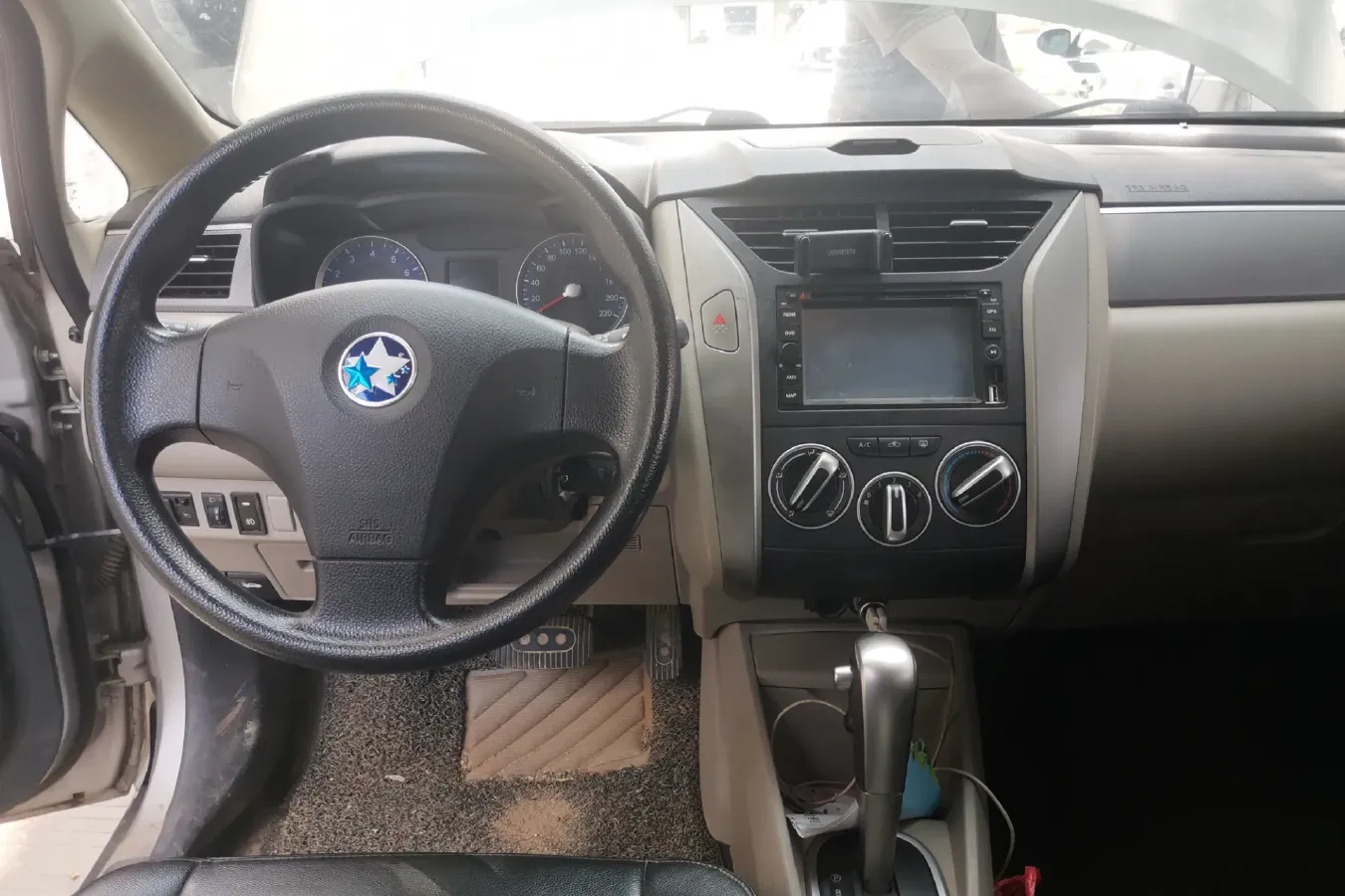 2015 Venucia R50 1.6L 117HP L4 4AT,autocango,china used car exporter,china ev exporter,chinese used car exporter,chinese used ev exporter