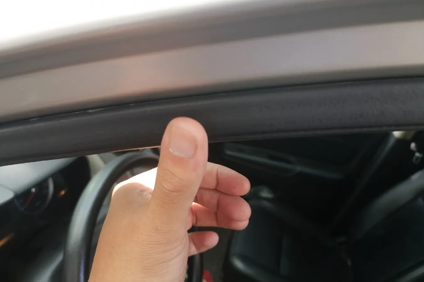 2015 Venucia R50 1.6L 117HP L4 4AT,autocango,china used car exporter,china ev exporter,chinese used car exporter,chinese used ev exporter