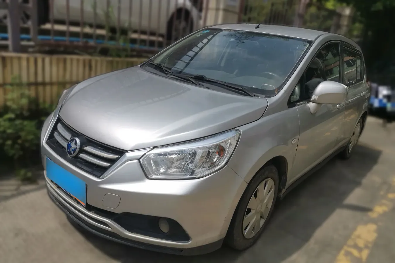 2015 Venucia R50 1.6L 117HP L4 4AT,autocango,china used car exporter,china ev exporter,chinese used car exporter,chinese used ev exporter