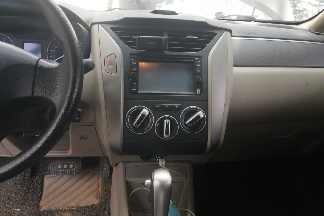 2015 Venucia R50 1.6L 117HP L4 4AT,autocango,china used car exporter,china ev exporter,chinese used car exporter,chinese used ev exporter