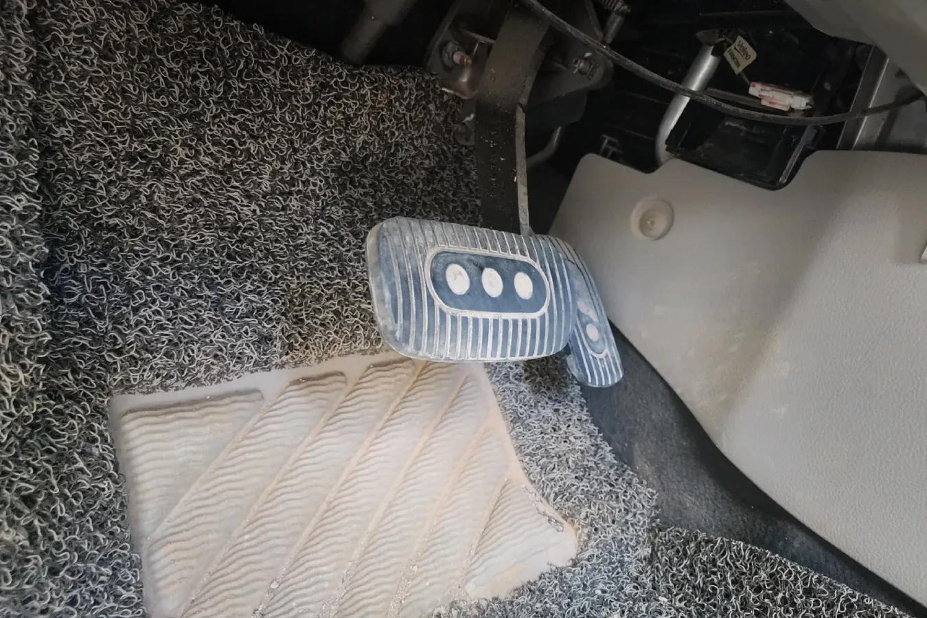 2015 Venucia R50 1.6L 117HP L4 4AT,autocango,china used car exporter,china ev exporter,chinese used car exporter,chinese used ev exporter