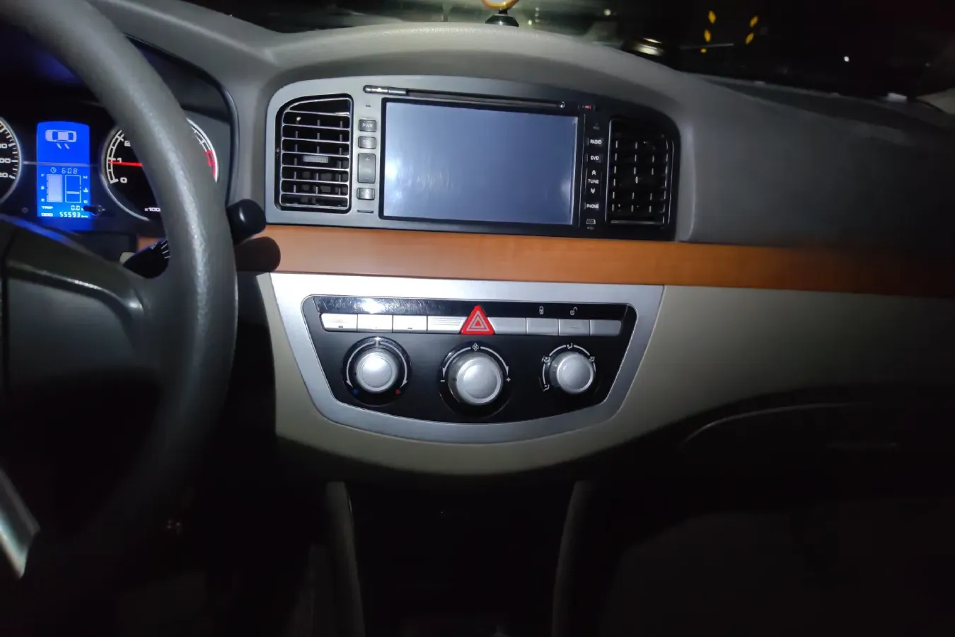 2010 LiFan 620 1.5L 94HP L4 5MT,autocango,china used car exporter,china ev exporter,chinese used car exporter,chinese used ev exporter