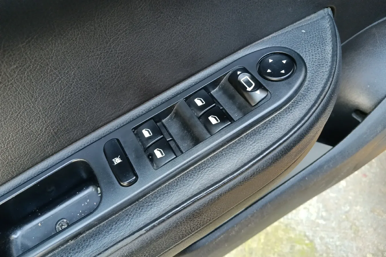 2007 Peugeot 307 2.0L 140HP L4 4AT,autocango,china used car exporter,china ev exporter,chinese used car exporter,chinese used ev exporter