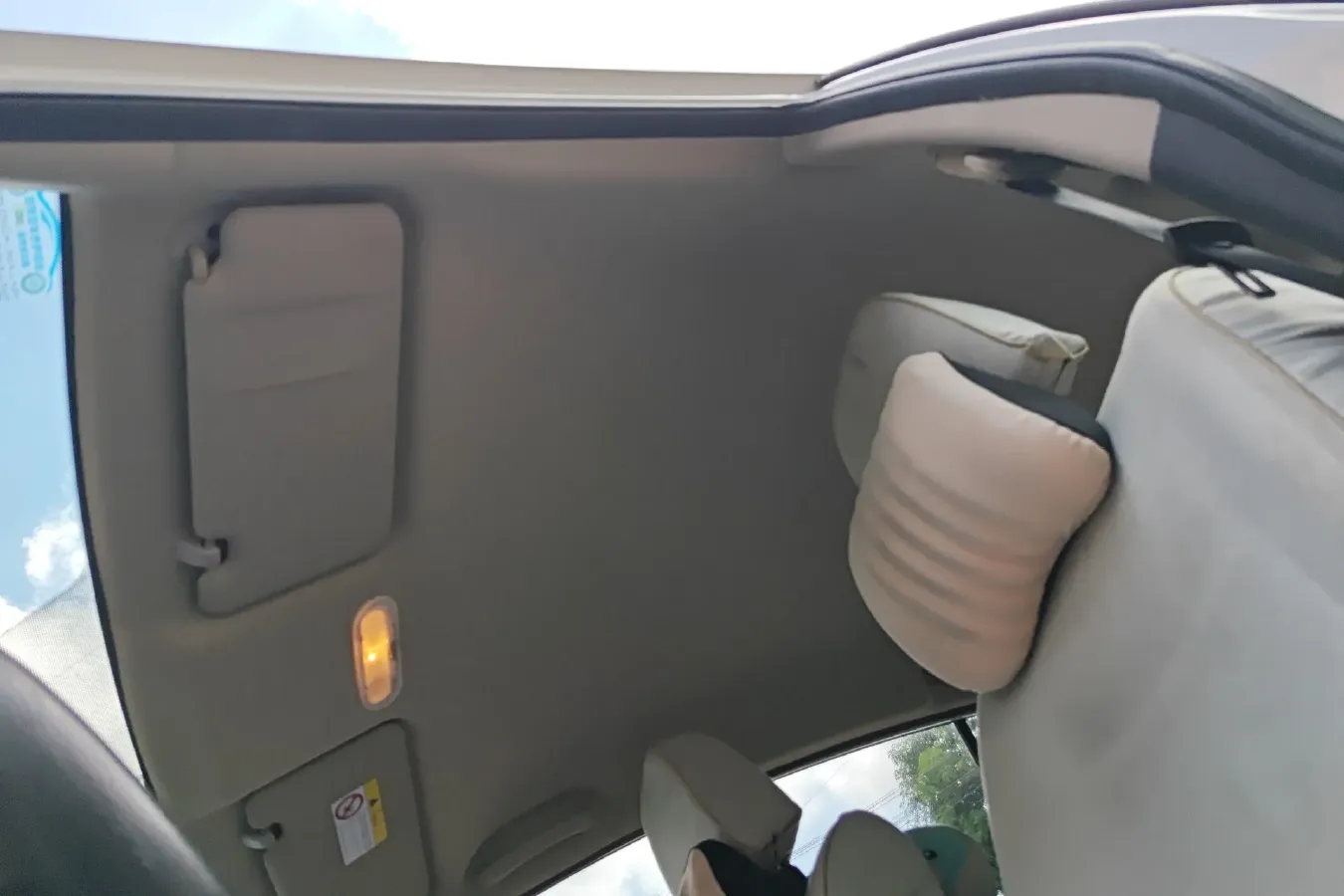 2015 Venucia R50 1.6L 117HP L4 4AT,autocango,china used car exporter,china ev exporter,chinese used car exporter,chinese used ev exporter