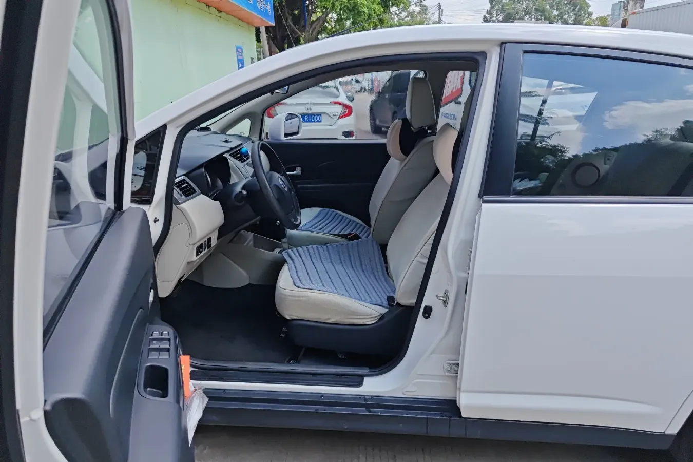 2015 Venucia R50 1.6L 117HP L4 4AT,autocango,china used car exporter,china ev exporter,chinese used car exporter,chinese used ev exporter