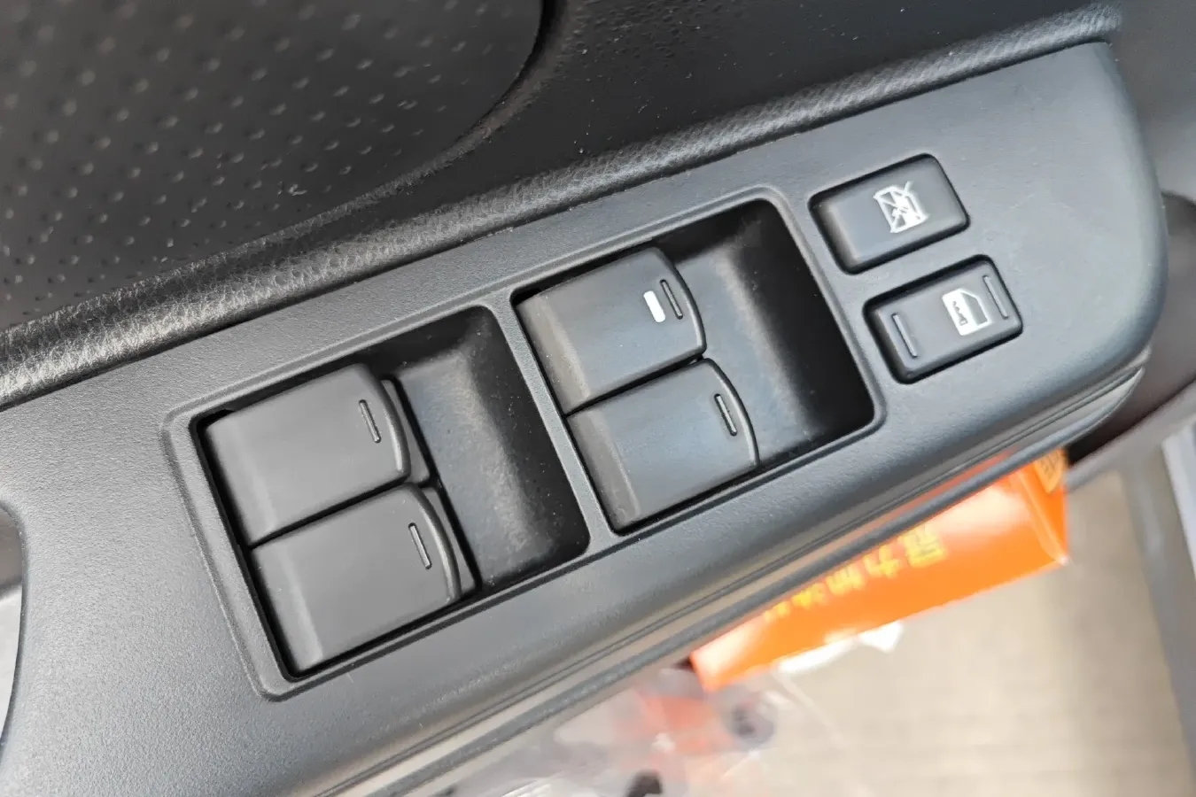 2015 Venucia R50 1.6L 117HP L4 4AT,autocango,china used car exporter,china ev exporter,chinese used car exporter,chinese used ev exporter