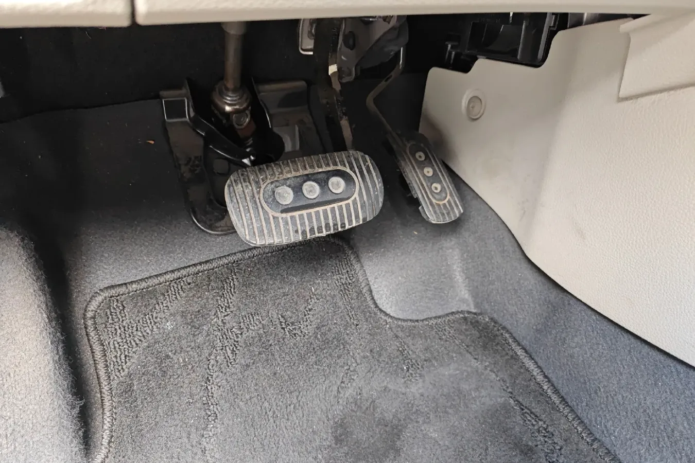 2015 Venucia R50 1.6L 117HP L4 4AT,autocango,china used car exporter,china ev exporter,chinese used car exporter,chinese used ev exporter