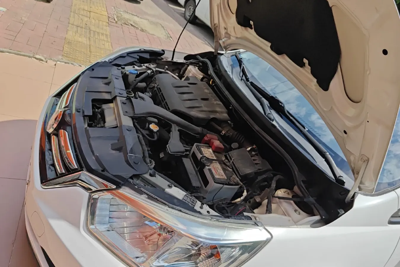 2015 Venucia R50 1.6L 117HP L4 4AT,autocango,china used car exporter,china ev exporter,chinese used car exporter,chinese used ev exporter