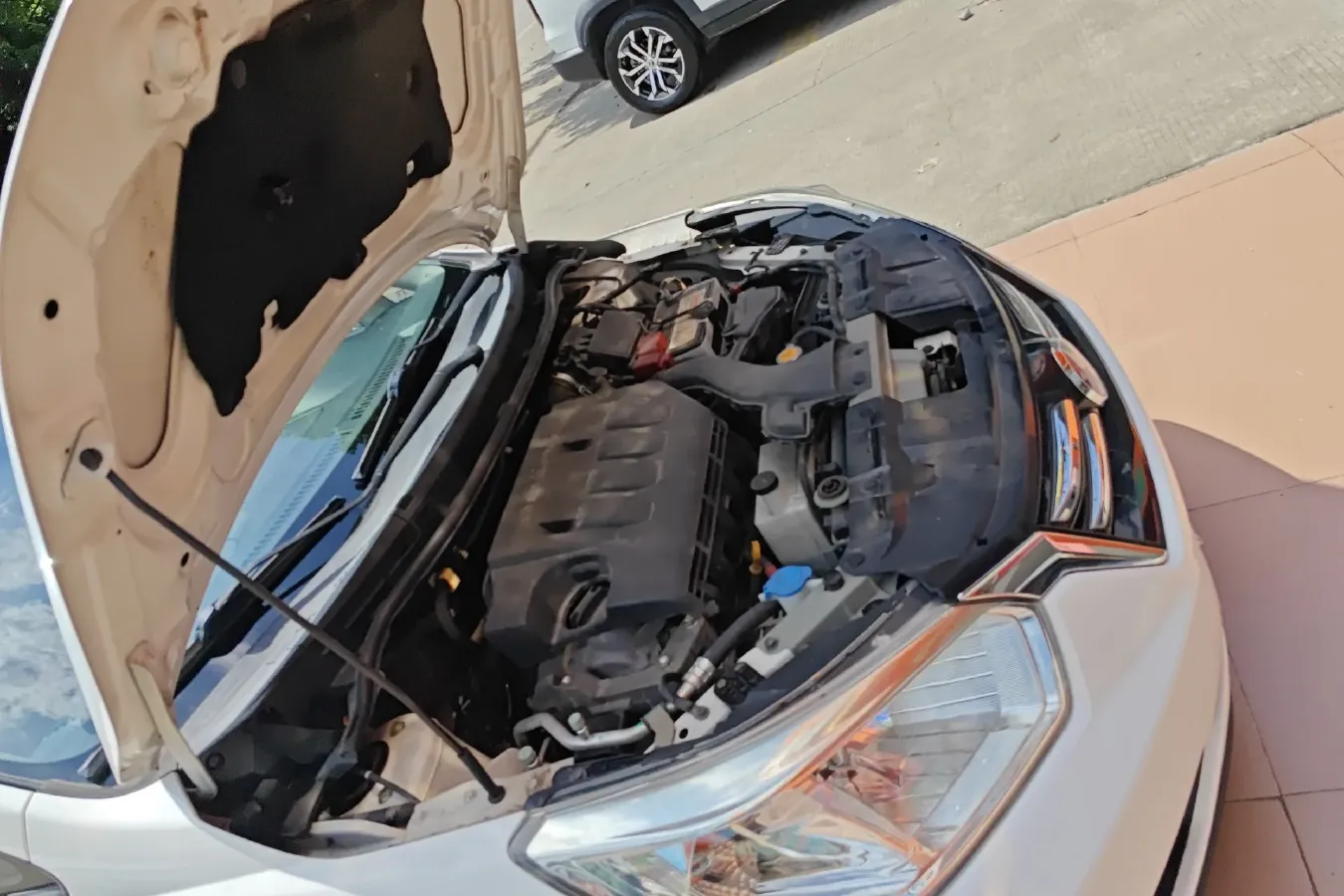 2015 Venucia R50 1.6L 117HP L4 4AT,autocango,china used car exporter,china ev exporter,chinese used car exporter,chinese used ev exporter