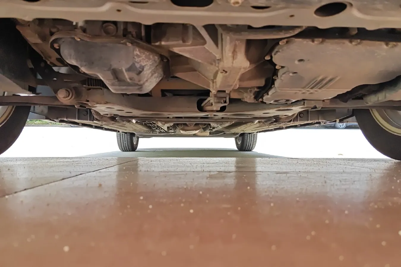 2015 Venucia R50 1.6L 117HP L4 4AT,autocango,china used car exporter,china ev exporter,chinese used car exporter,chinese used ev exporter