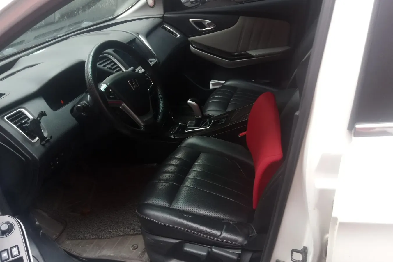 2015 Luxgen 5 1.8T 180HP L4 6AT,autocango,china used car exporter,china ev exporter,chinese used car exporter,chinese used ev exporter