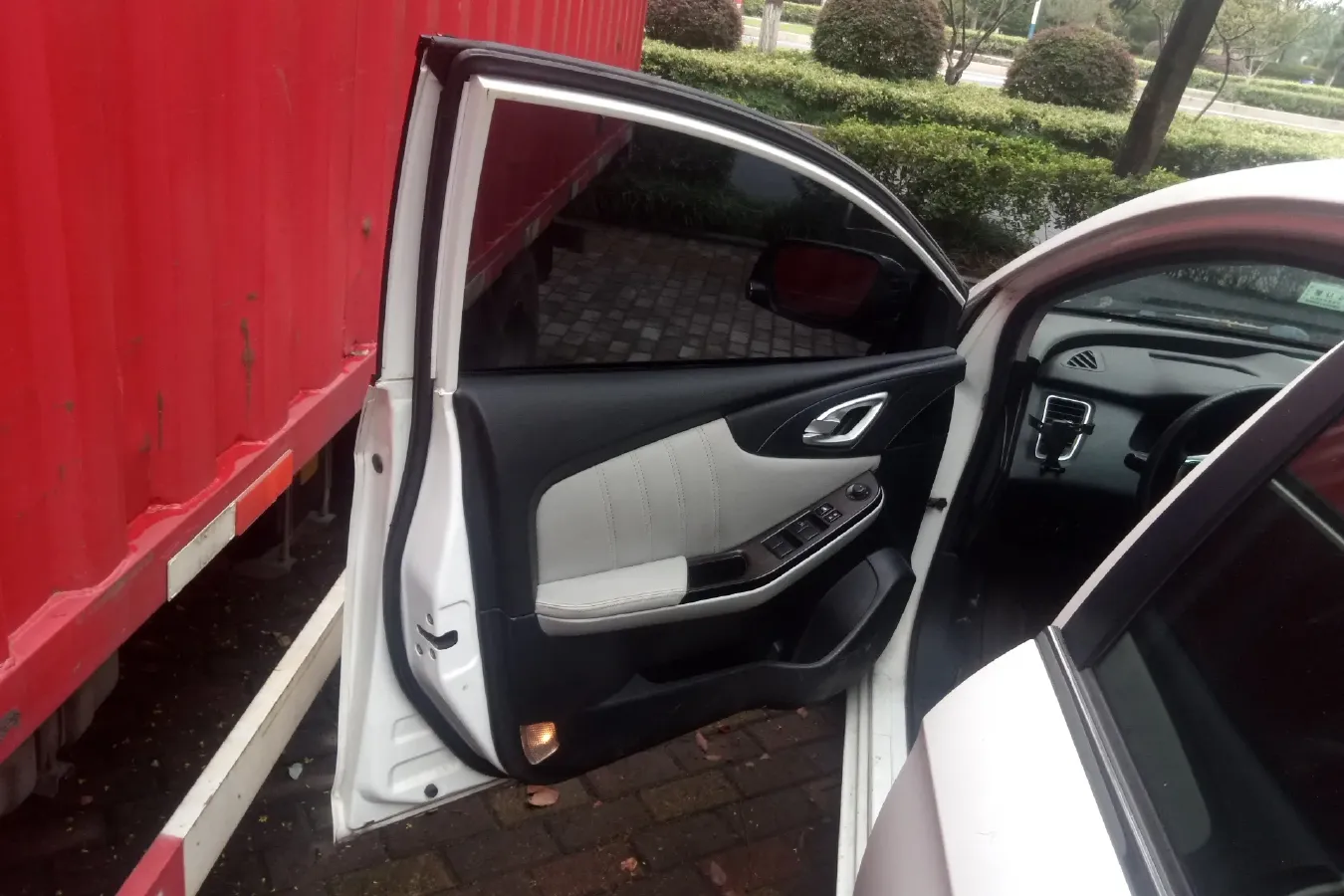 2015 Luxgen 5 1.8T 180HP L4 6AT,autocango,china used car exporter,china ev exporter,chinese used car exporter,chinese used ev exporter