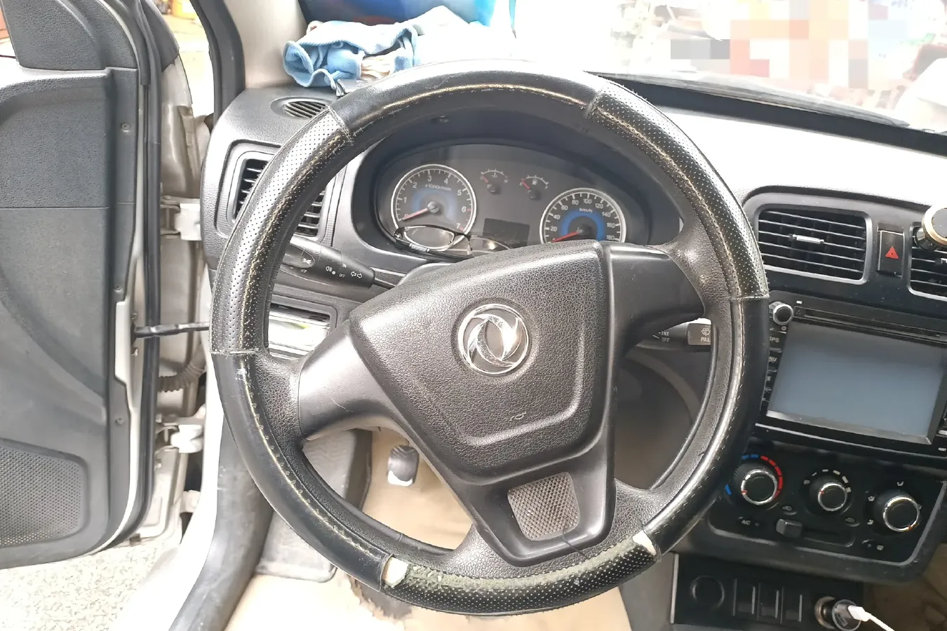 2014 DongFeng Fengon Fengon 330 1.5L 116HP L4 5MT,autocango,china used car exporter,china ev exporter,chinese used car exporter,chinese used ev exporter