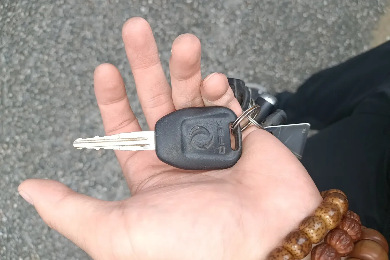 2014 DongFeng Fengon Fengon 330 1.5L 116HP L4 5MT,autocango,china used car exporter,china ev exporter,chinese used car exporter,chinese used ev exporter