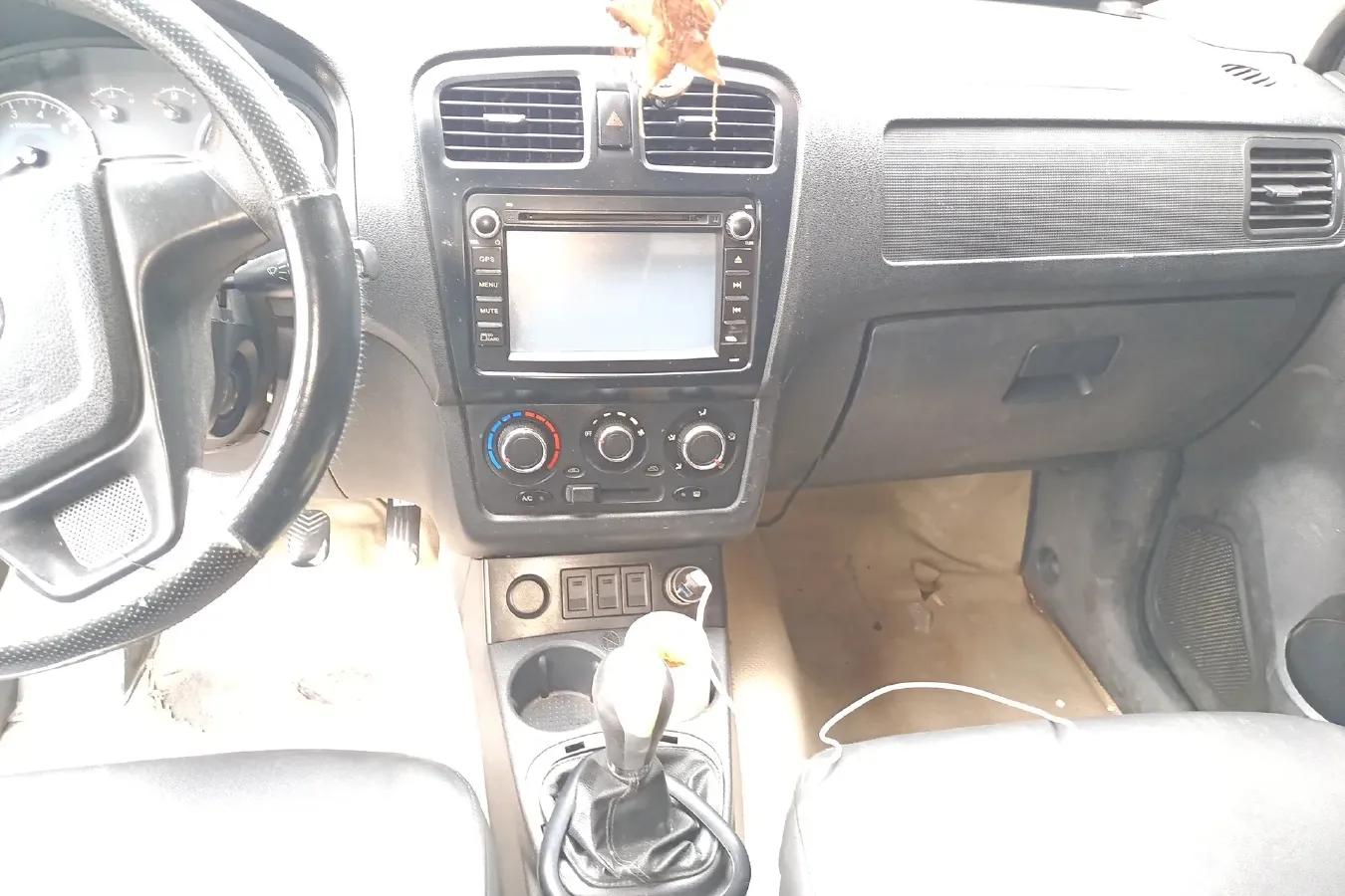 2014 DongFeng Fengon Fengon 330 1.5L 116HP L4 5MT,autocango,china used car exporter,china ev exporter,chinese used car exporter,chinese used ev exporter