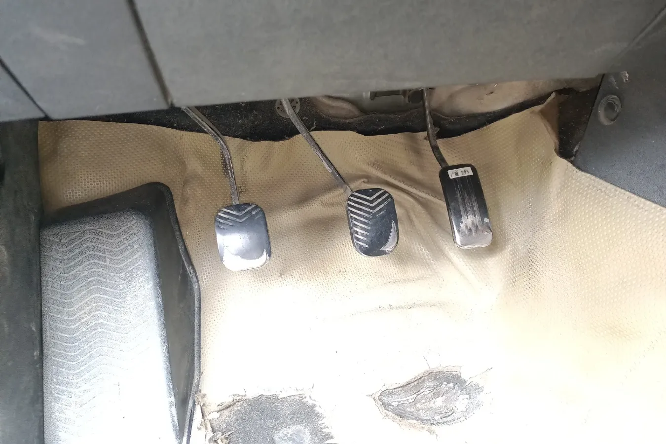 2014 DongFeng Fengon Fengon 330 1.5L 116HP L4 5MT,autocango,china used car exporter,china ev exporter,chinese used car exporter,chinese used ev exporter