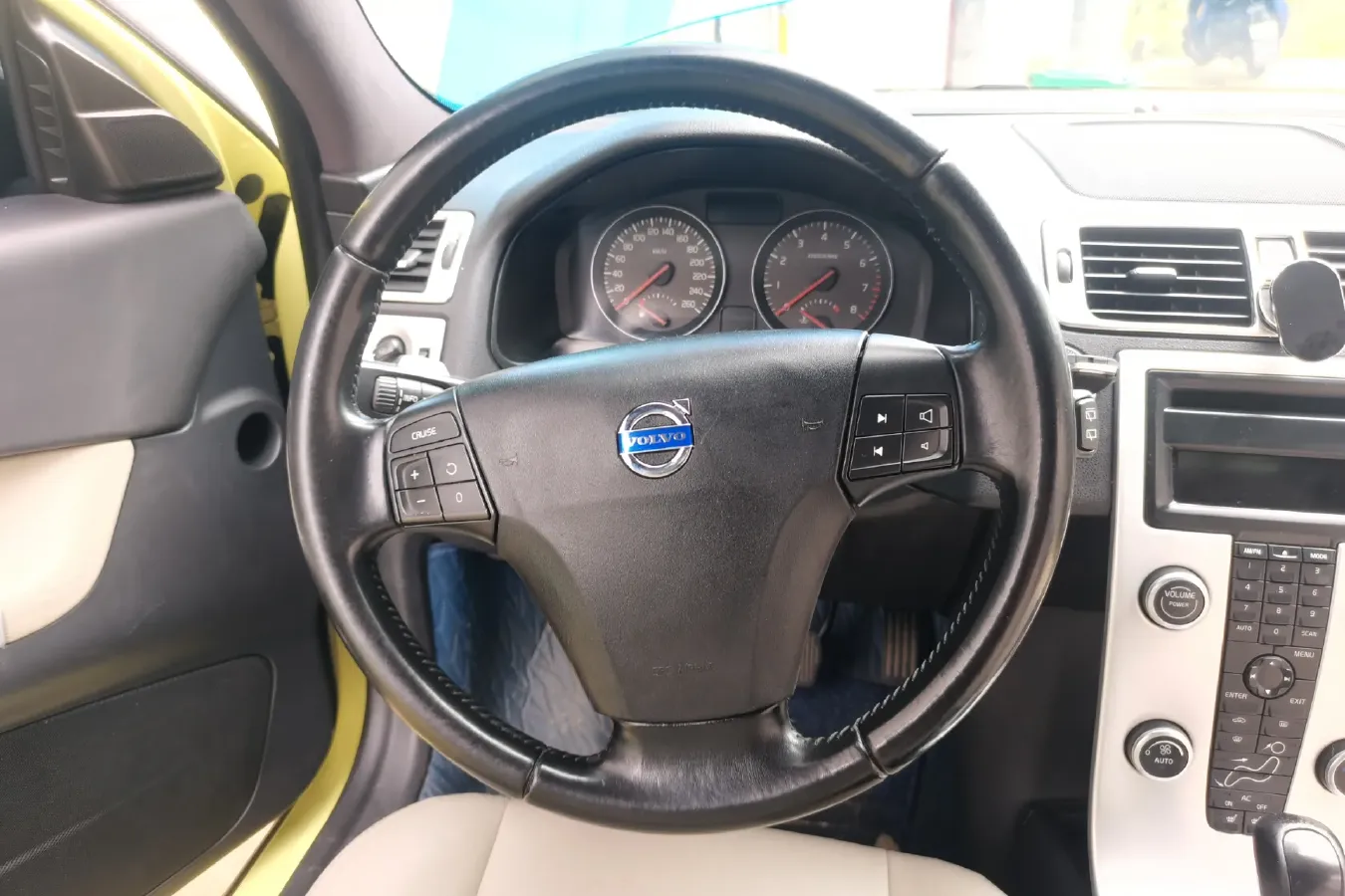 2012 Volvo C30 2.0L 145HP L4 6DCT,autocango,china used car exporter,china ev exporter,chinese used car exporter,chinese used ev exporter