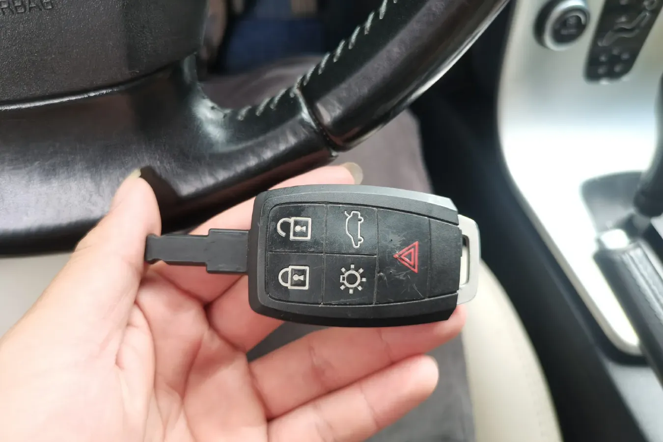 2012 Volvo C30 2.0L 145HP L4 6DCT,autocango,china used car exporter,china ev exporter,chinese used car exporter,chinese used ev exporter