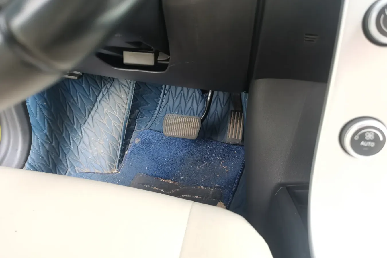 2012 Volvo C30 2.0L 145HP L4 6DCT,autocango,china used car exporter,china ev exporter,chinese used car exporter,chinese used ev exporter