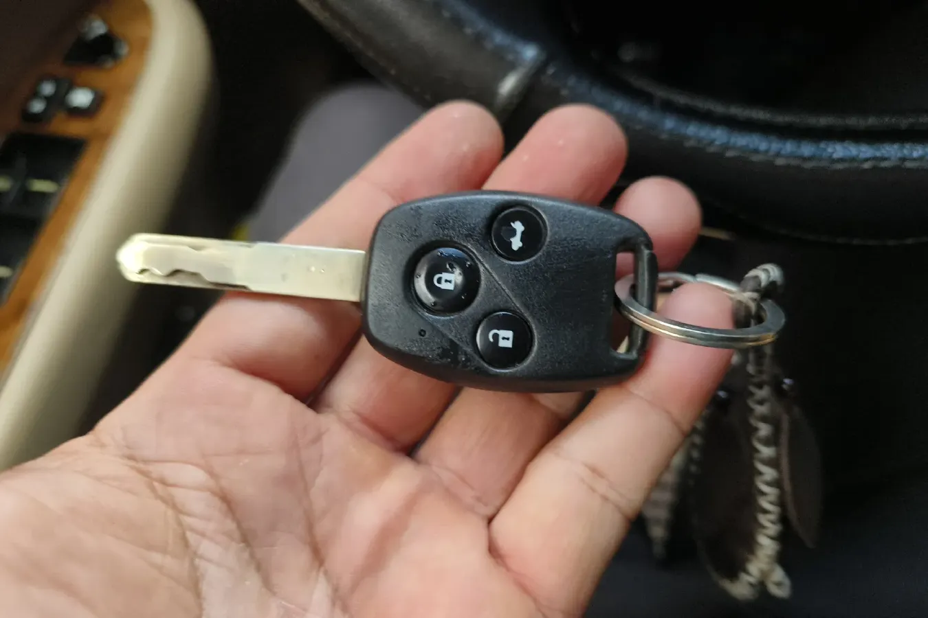 2011 BYD F6 1.8L 122HP L4 5MT,autocango,china used car exporter,china ev exporter,chinese used car exporter,chinese used ev exporter