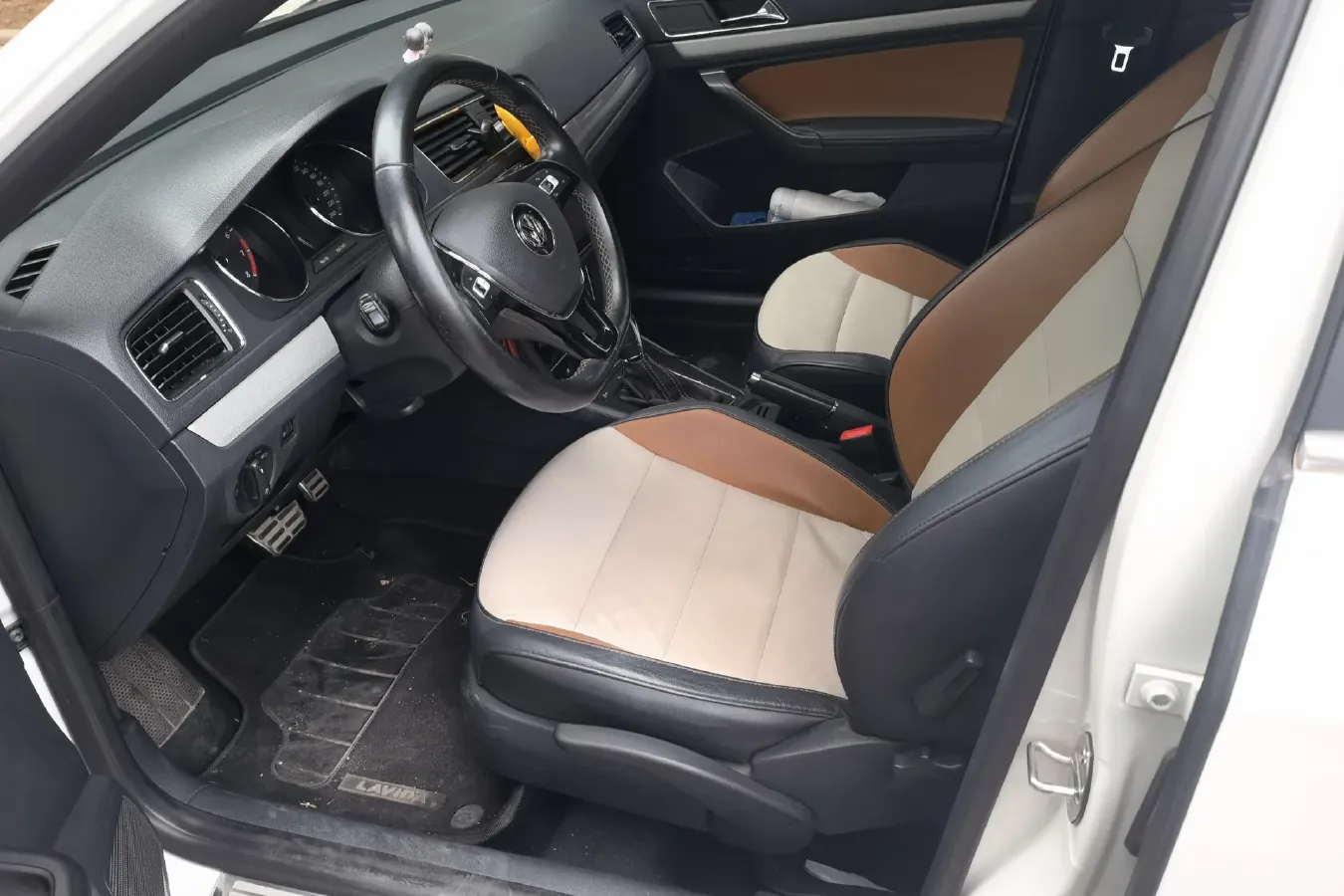 2016 Volkswagen Cross Lavida 1.6L 110HP L4 6AT,autocango,china used car exporter,china ev exporter,chinese used car exporter,chinese used ev exporter