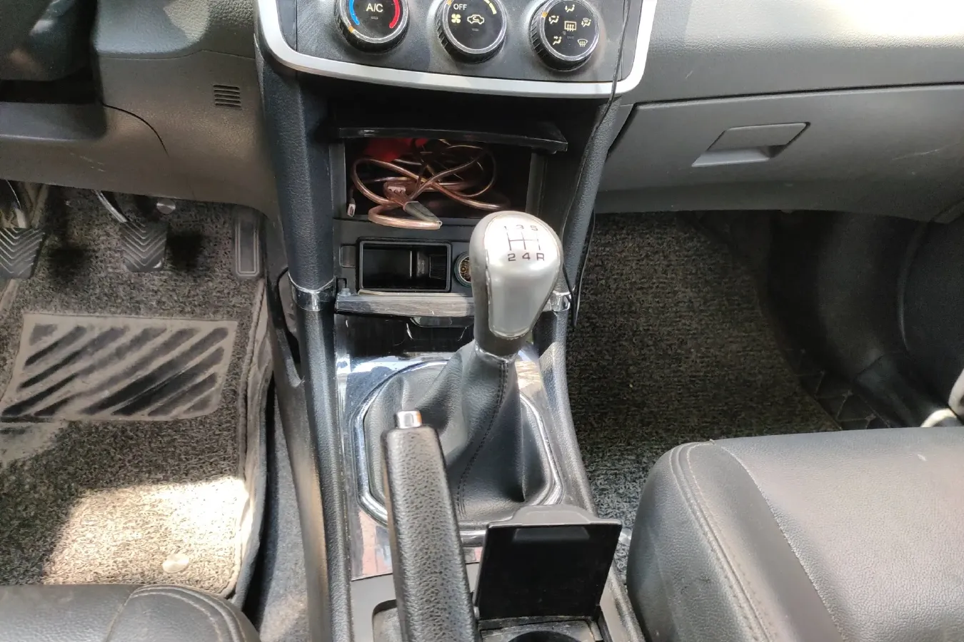 2014 Zotye Z300 1.5L 113HP L4 5MT,autocango,china used car exporter,china ev exporter,chinese used car exporter,chinese used ev exporter