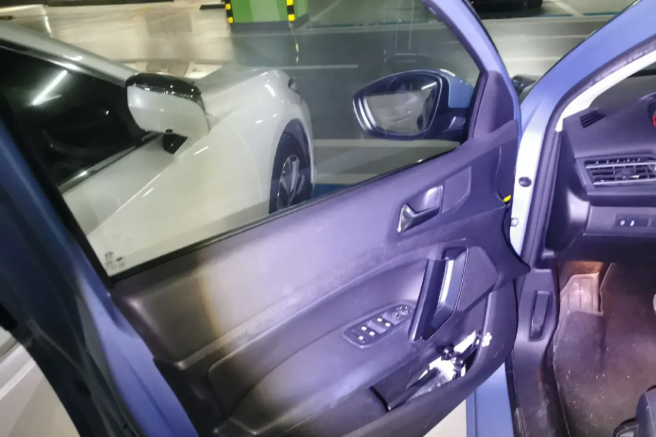 2015 Peugeot 308S 1.6T 167HP L4 6AT,autocango,china used car exporter,china ev exporter,chinese used car exporter,chinese used ev exporter