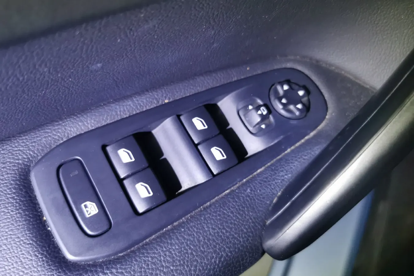 2015 Peugeot 308S 1.6T 167HP L4 6AT,autocango,china used car exporter,china ev exporter,chinese used car exporter,chinese used ev exporter