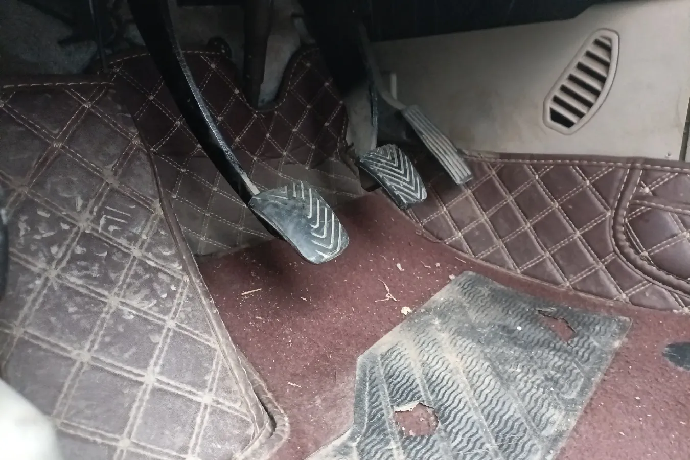 2012 ChangAn Alsvin V5 1.5L 114HP L4 5MT,autocango,china used car exporter,china ev exporter,chinese used car exporter,chinese used ev exporter