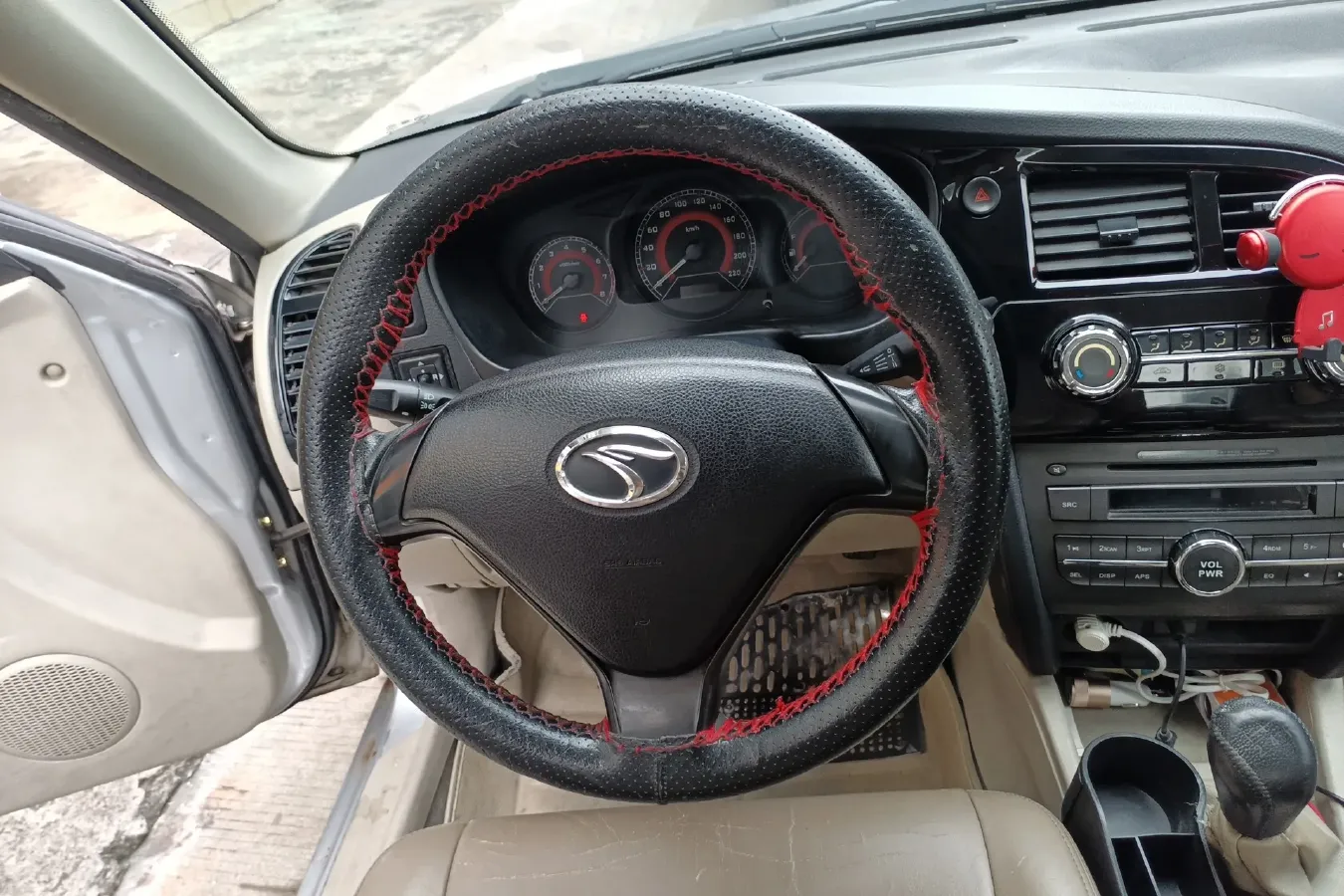 2012 Soueast V3 1.5L 120HP L4 5MT,autocango,china used car exporter,china ev exporter,chinese used car exporter,chinese used ev exporter