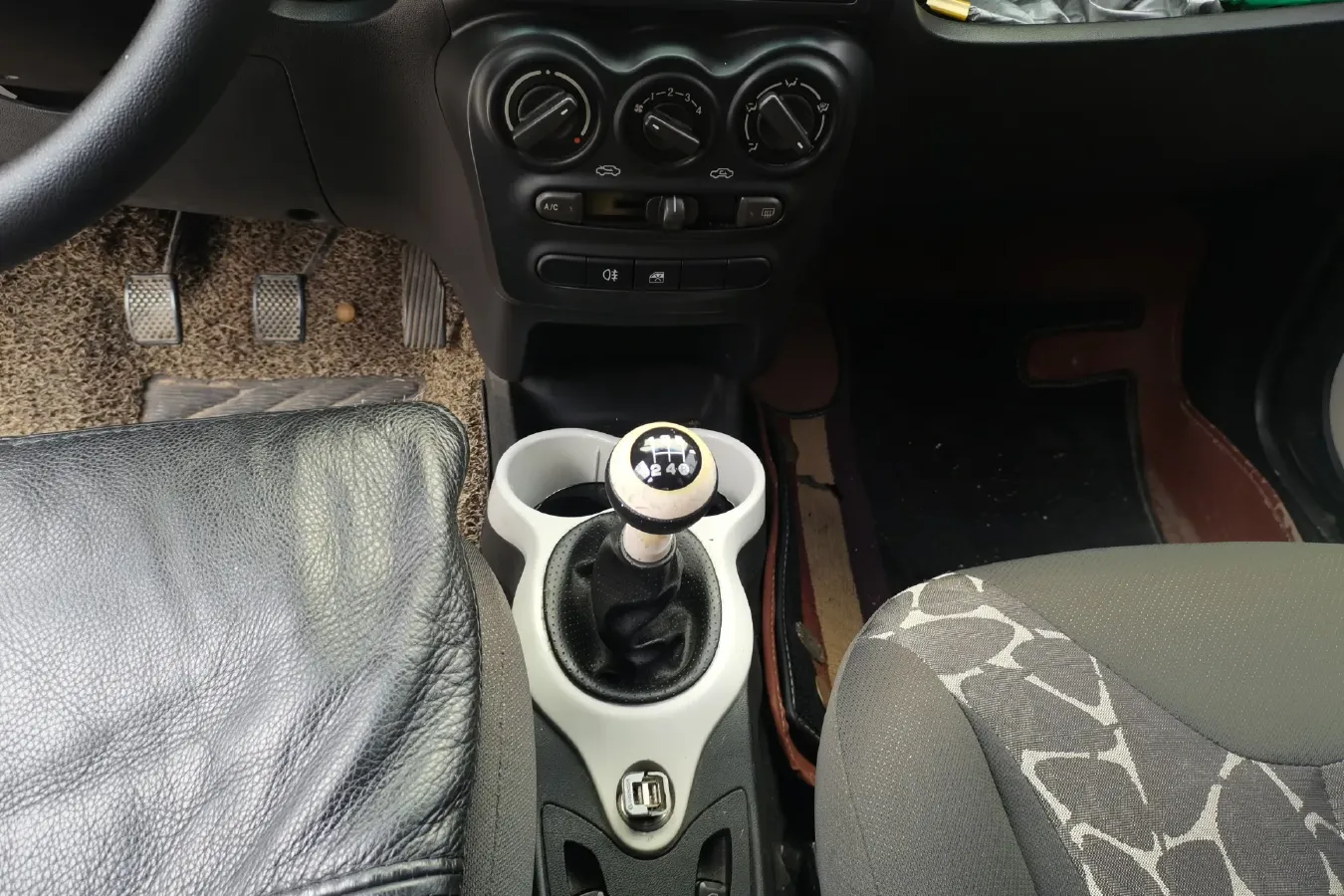 2013 Chery QQ 1.0L 69HP L3 5MT,autocango,china used car exporter,china ev exporter,chinese used car exporter,chinese used ev exporter