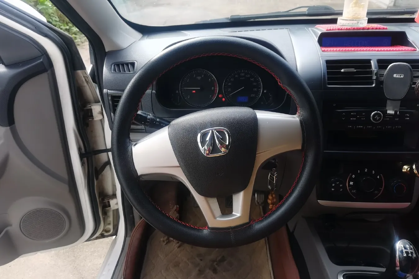 2014 BAIC WeiWang M20 1.5L 102HP L4 5MT,autocango,china used car exporter,china ev exporter,chinese used car exporter,chinese used ev exporter