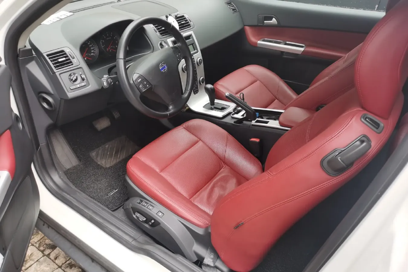 2012 Volvo C30 2.0L 145HP L4 6DCT,autocango,china used car exporter,china ev exporter,chinese used car exporter,chinese used ev exporter