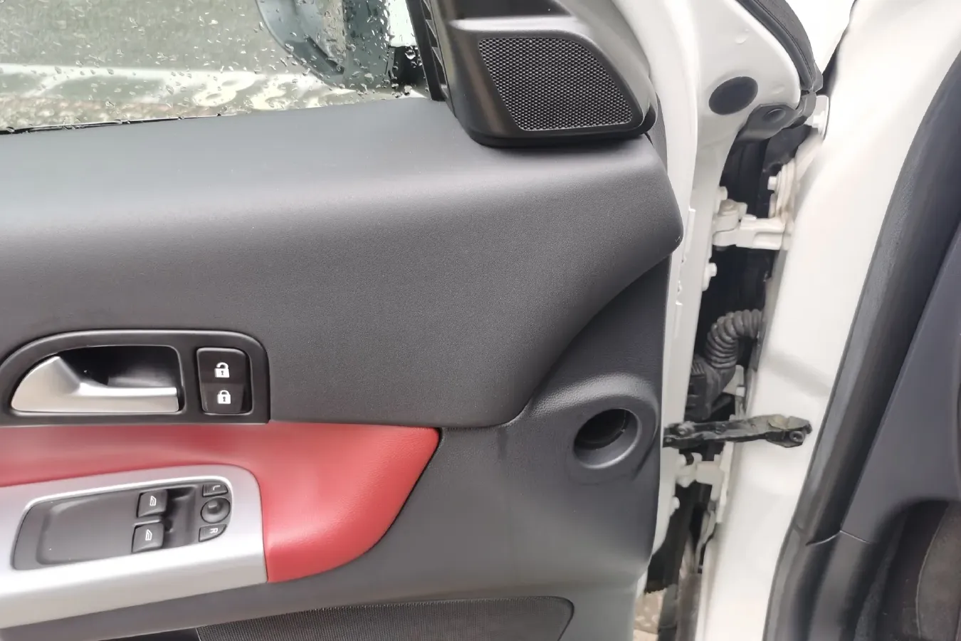 2012 Volvo C30 2.0L 145HP L4 6DCT,autocango,china used car exporter,china ev exporter,chinese used car exporter,chinese used ev exporter