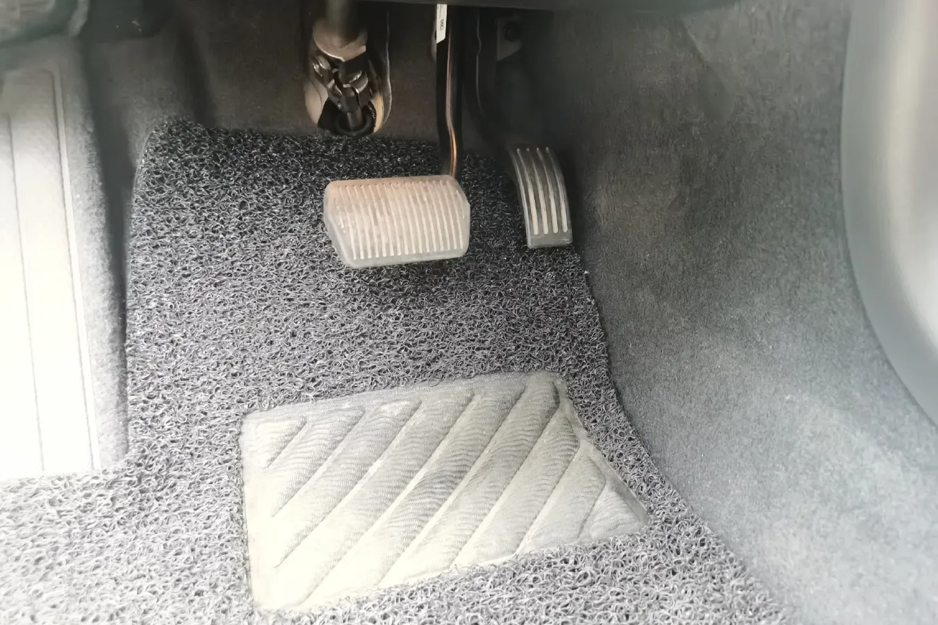 2012 Volvo C30 2.0L 145HP L4 6DCT,autocango,china used car exporter,china ev exporter,chinese used car exporter,chinese used ev exporter