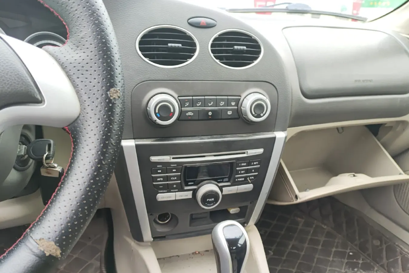 2011 Soueast V3 1.5L 120HP L4 CVT,autocango,china used car exporter,china ev exporter,chinese used car exporter,chinese used ev exporter