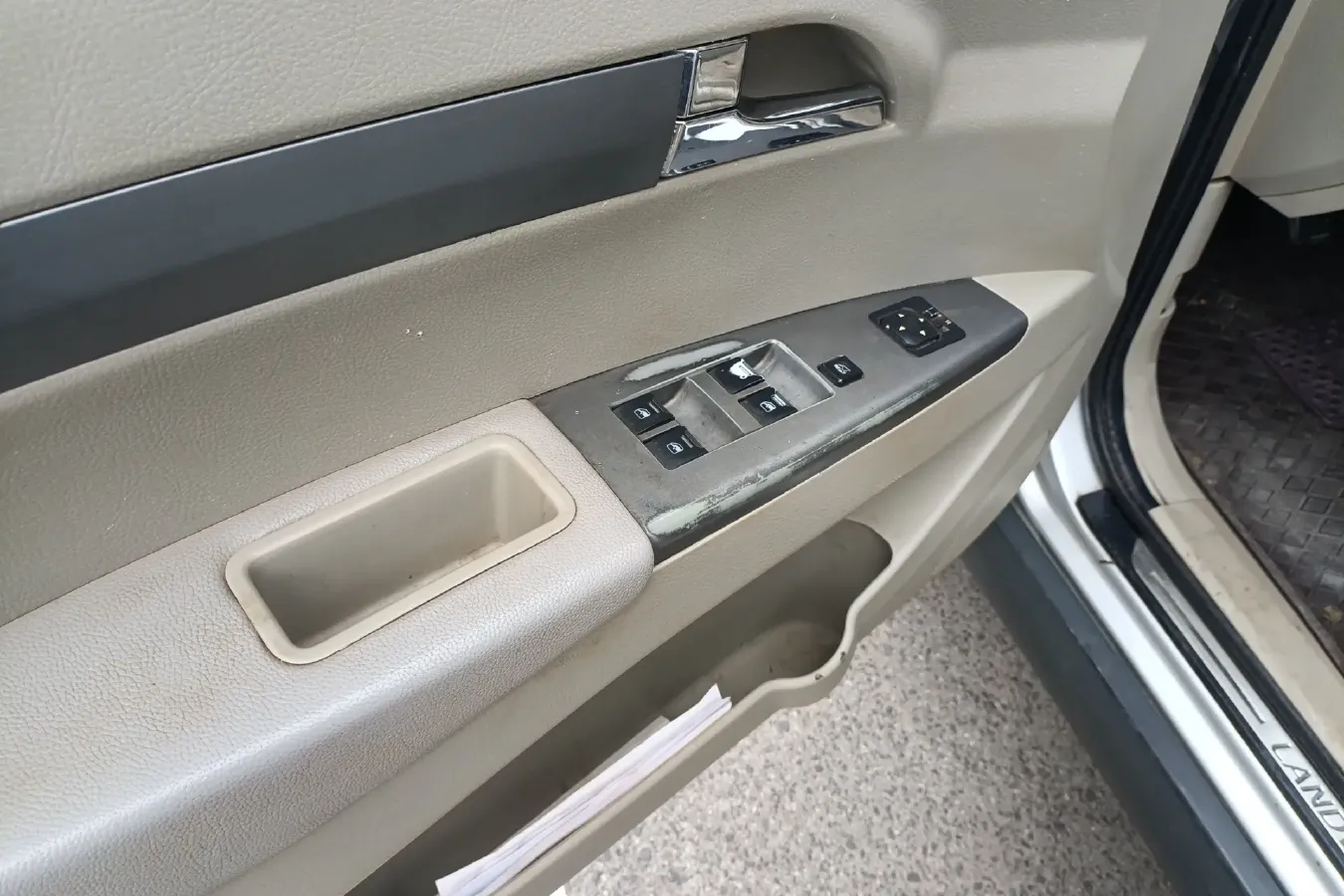 2011 Landwind X8 2.4L 160HP L4 5MT,autocango,china used car exporter,china ev exporter,chinese used car exporter,chinese used ev exporter