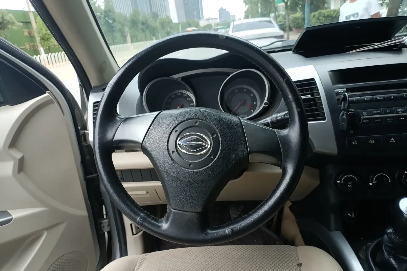 2011 Landwind X8 2.4L 160HP L4 5MT,autocango,china used car exporter,china ev exporter,chinese used car exporter,chinese used ev exporter