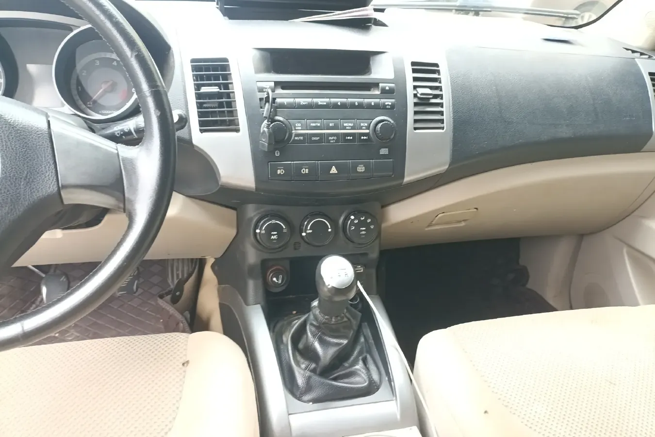 2011 Landwind X8 2.4L 160HP L4 5MT,autocango,china used car exporter,china ev exporter,chinese used car exporter,chinese used ev exporter