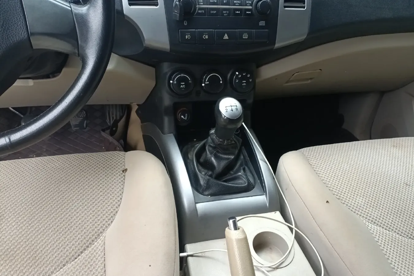 2011 Landwind X8 2.4L 160HP L4 5MT,autocango,china used car exporter,china ev exporter,chinese used car exporter,chinese used ev exporter