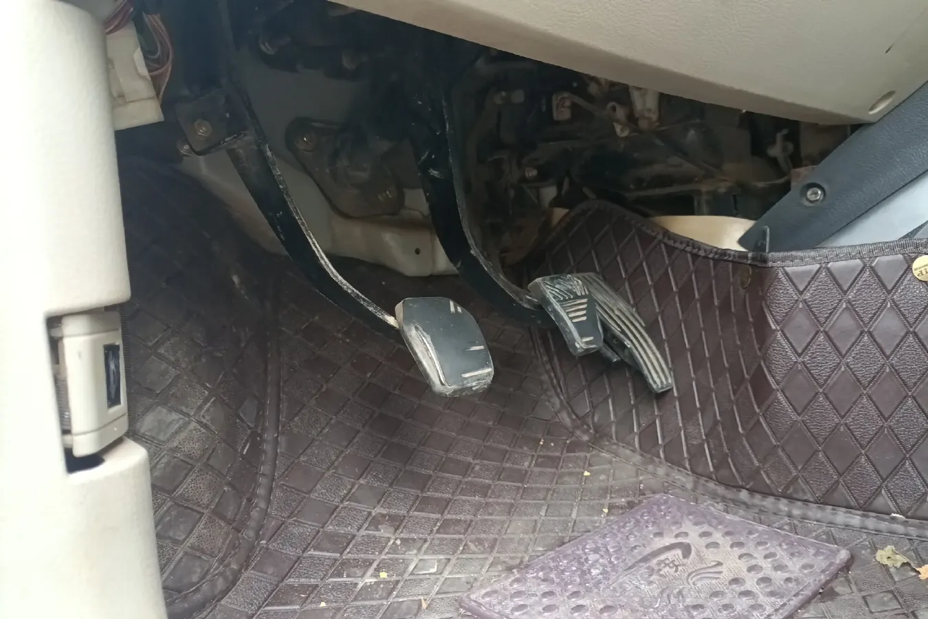 2011 Landwind X8 2.4L 160HP L4 5MT,autocango,china used car exporter,china ev exporter,chinese used car exporter,chinese used ev exporter