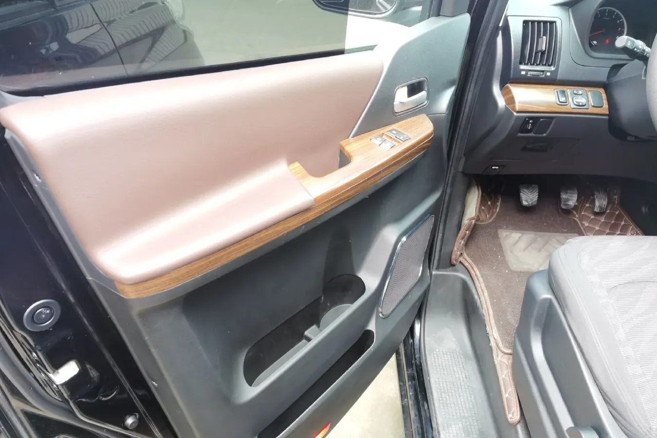 2021 DongFeng Forthing LingZhi Plus 2.0L 133HP L4 6MT,autocango,china used car exporter,china ev exporter,chinese used car exporter,chinese used ev exporter