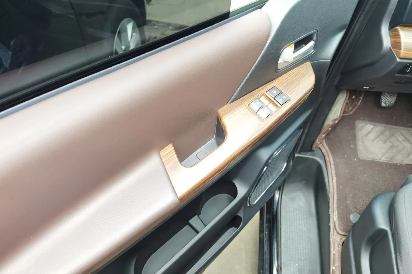 2021 DongFeng Forthing LingZhi Plus 2.0L 133HP L4 6MT,autocango,china used car exporter,china ev exporter,chinese used car exporter,chinese used ev exporter