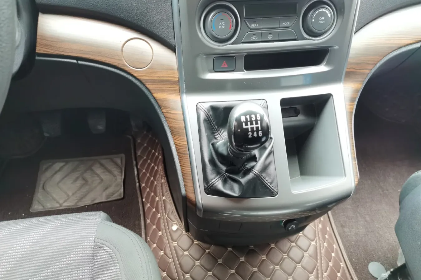 2021 DongFeng Forthing LingZhi Plus 2.0L 133HP L4 6MT,autocango,china used car exporter,china ev exporter,chinese used car exporter,chinese used ev exporter