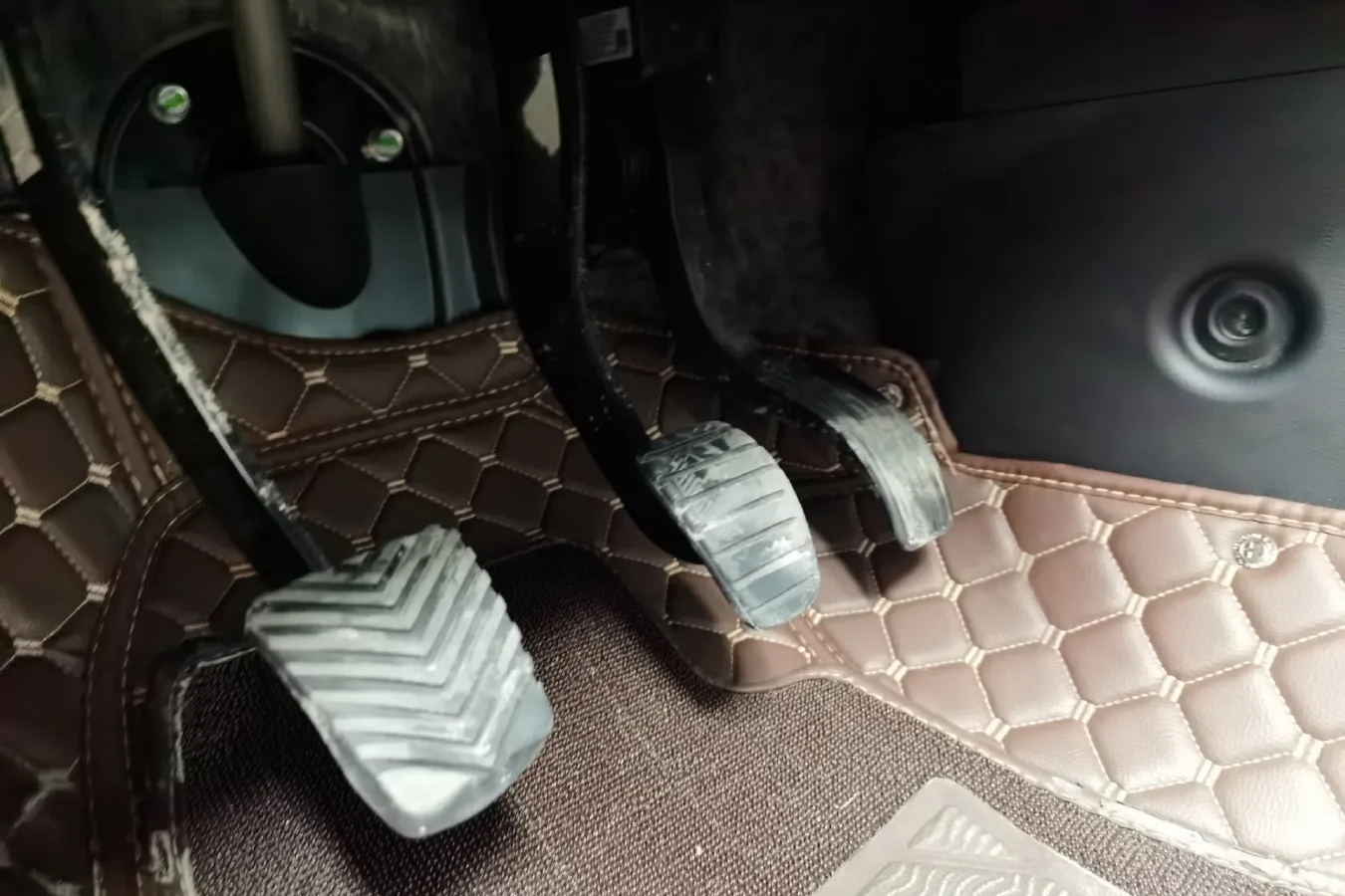 2021 DongFeng Forthing LingZhi Plus 2.0L 133HP L4 6MT,autocango,china used car exporter,china ev exporter,chinese used car exporter,chinese used ev exporter